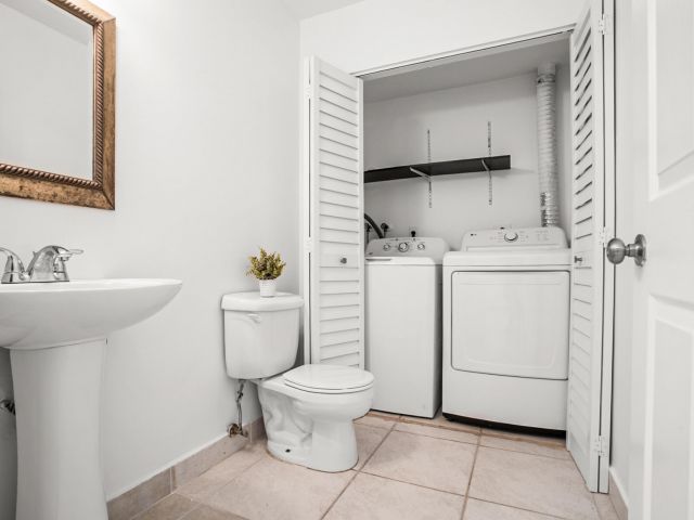 Home for rent at 7690 Courtyard Run W - photo 6786020