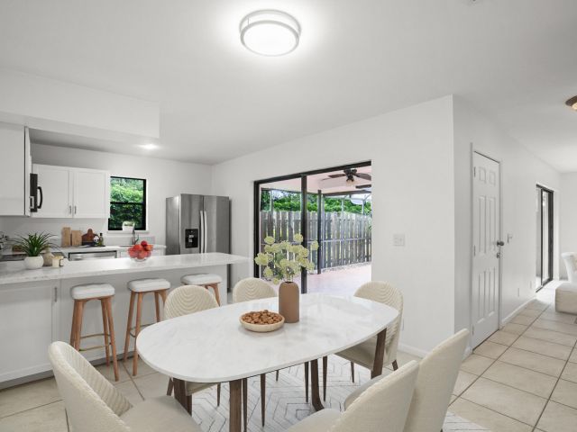 Home for rent at 7690 Courtyard Run W - photo 6786024