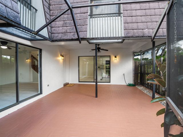 Home for rent at 7690 Courtyard Run W - photo 6786026