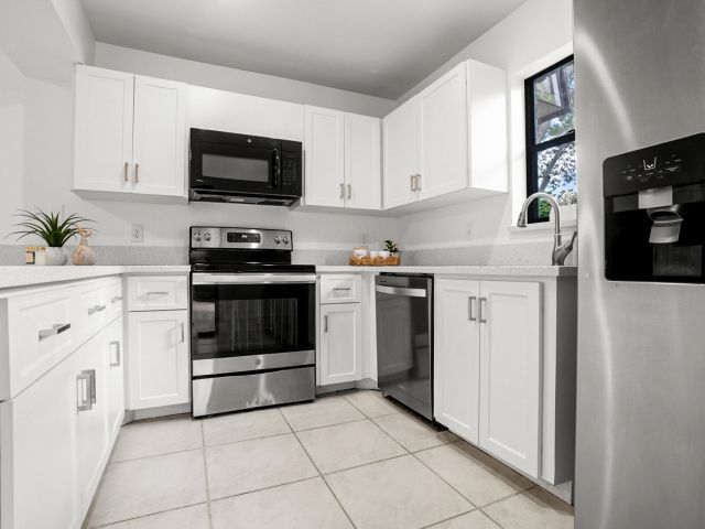 Home for rent at 7690 Courtyard Run W - photo 6786028