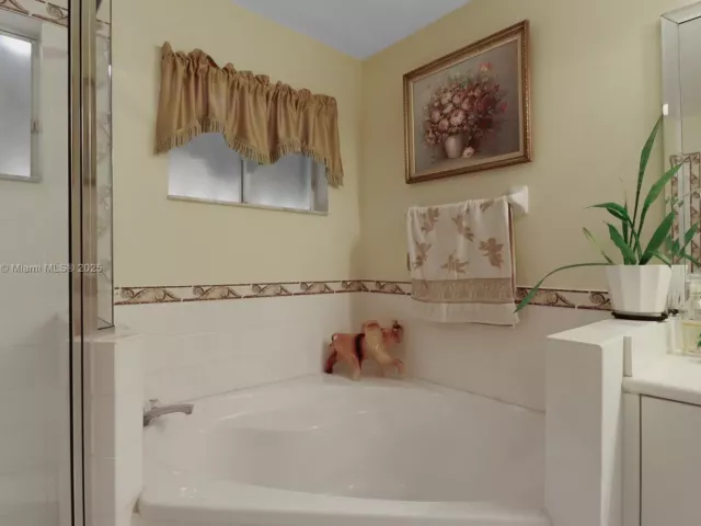 5-bedroom home for sale in Homestead - 14240 SW 291st Ln - MondialRealty