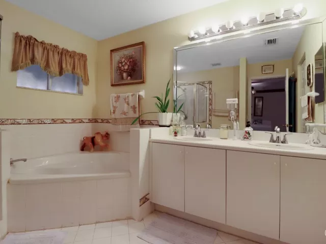 5-bedroom home for sale in Homestead - 14240 SW 291st Ln - MondialRealty