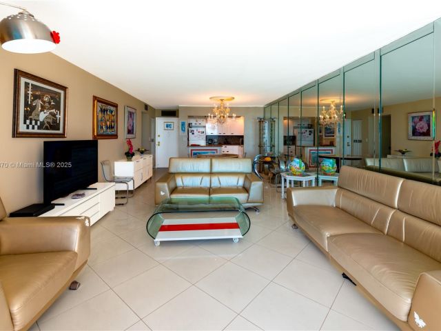 1-bedroom condo for rent in Hollywood - 2101 S Ocean Dr 2002 - MondialRealty