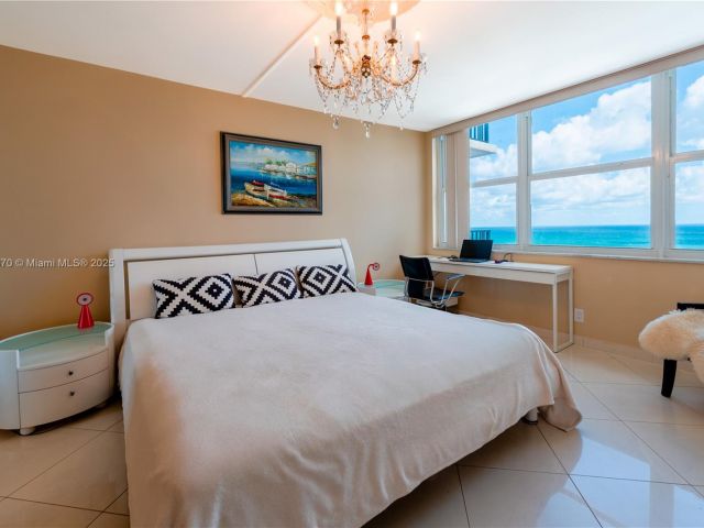 1-bedroom condo for rent in Hollywood - 2101 S Ocean Dr 2002 - MondialRealty