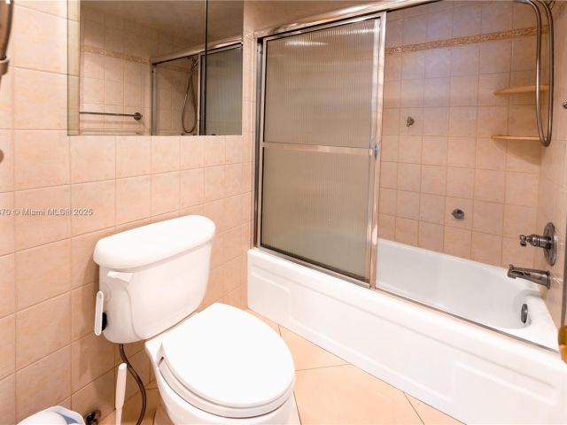 1-bedroom condo for rent in Hollywood - 2101 S Ocean Dr 2002 - MondialRealty