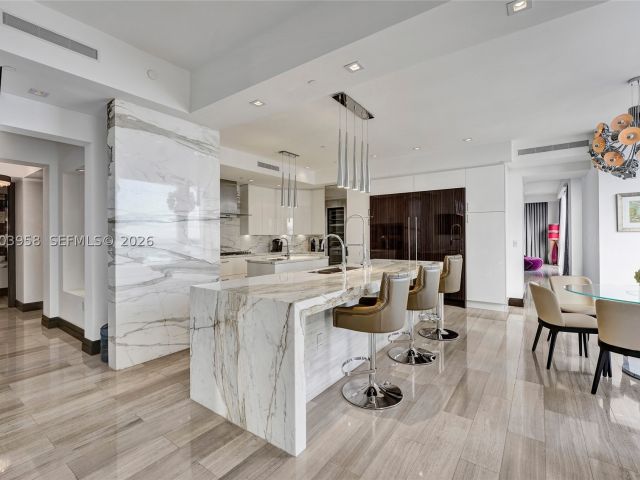 4-bedroom condo for rent in Sunny Isles Beach - 17749 Collins 1402 - MondialRealty