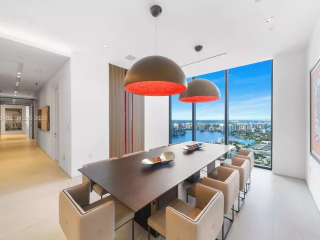 6-bedroom condo for sale in Sunny Isles Beach - 17141 Collins Ave LPH-1 - MondialRealty