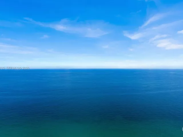 6-bedroom condo for sale in Sunny Isles Beach - 17141 Collins Ave LPH-1 - MondialRealty