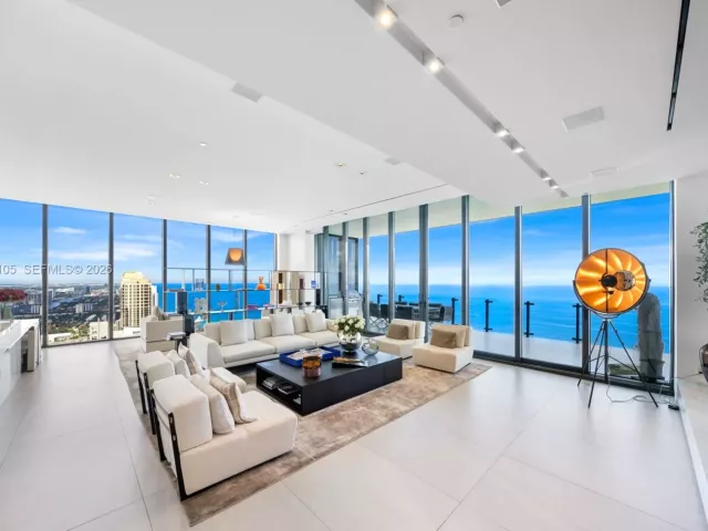 6-bedroom condo for sale in Sunny Isles Beach - 17141 Collins Ave LPH-1 - MondialRealty