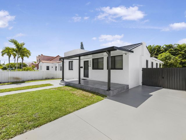 Home for sale at 2244 SW 10th Street - photo 6716885