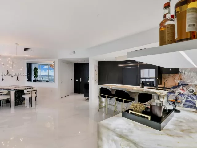 3-bedroom condo for rent in Miami Beach - 450 Alton Rd 2603 - MondialRealty