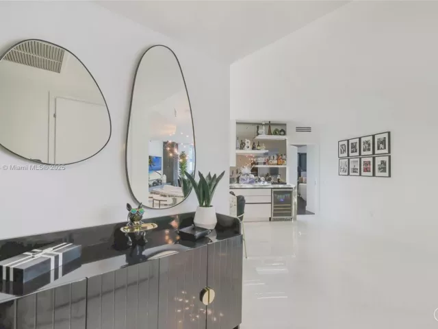 3-bedroom condo for rent in Miami Beach - 450 Alton Rd 2603 - MondialRealty