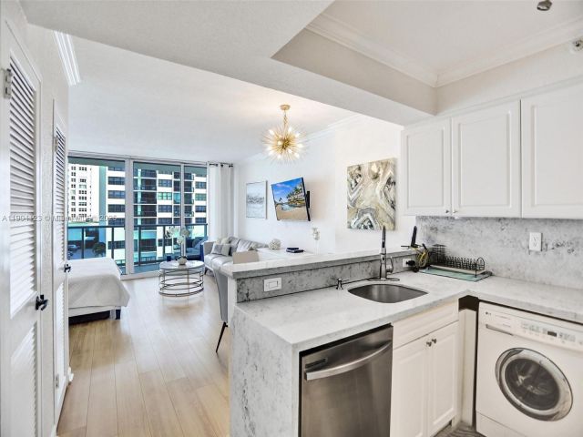 condo for rent in Hollywood - 2501 S Ocean Dr 505 - MondialRealty