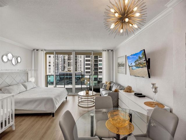 condo for rent in Hollywood - 2501 S Ocean Dr 505 - MondialRealty