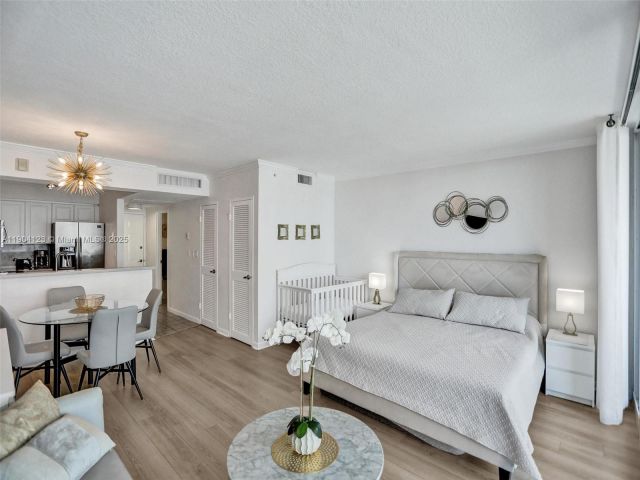 condo for rent in Hollywood - 2501 S Ocean Dr 505 - MondialRealty