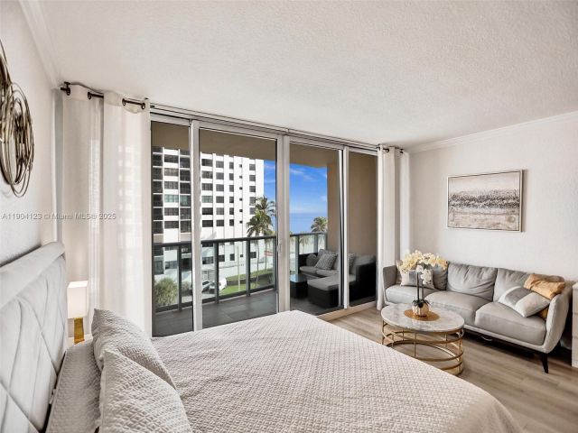 condo for rent in Hollywood - 2501 S Ocean Dr 505 - MondialRealty