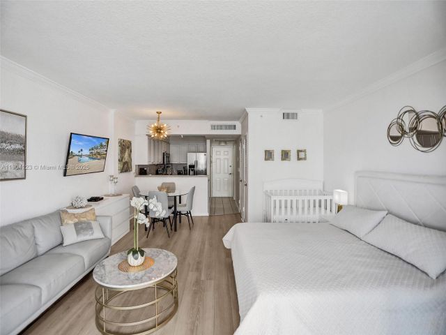 condo for rent in Hollywood - 2501 S Ocean Dr 505 - MondialRealty