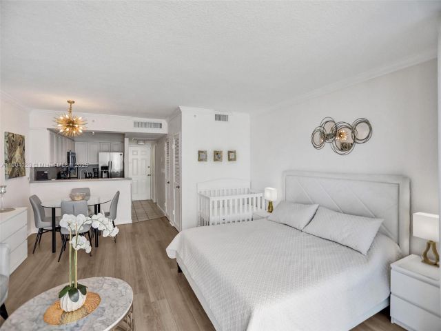 condo for rent in Hollywood - 2501 S Ocean Dr 505 - MondialRealty