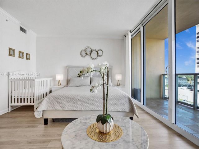 condo for rent in Hollywood - 2501 S Ocean Dr 505 - MondialRealty