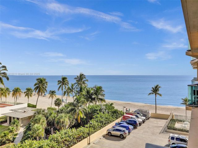 condo for rent in Hollywood - 2501 S Ocean Dr 505 - MondialRealty