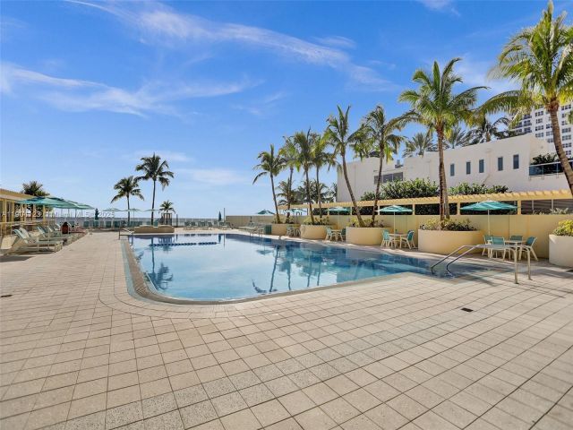 condo for rent in Hollywood - 2501 S Ocean Dr 505 - MondialRealty