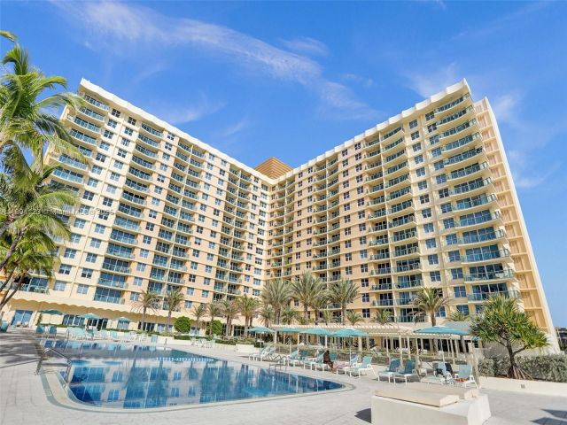 condo for rent in Hollywood - 2501 S Ocean Dr 505 - MondialRealty