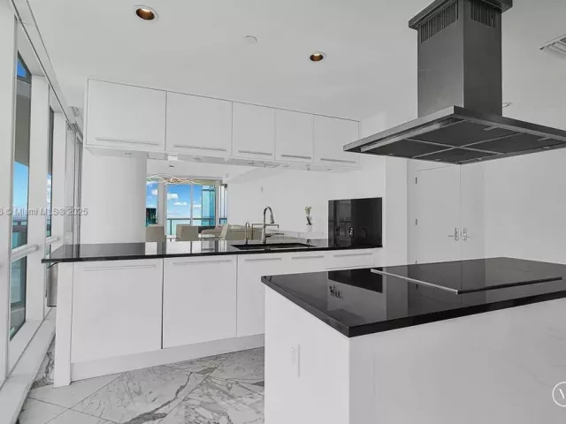 Apartment for sale  Unit #1808 - photo 6720688