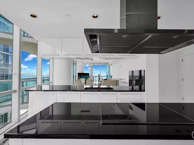 Apartment for sale  Unit #1808 - photo 6720690