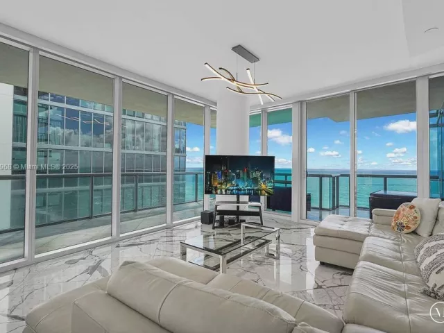 Apartment for sale  Unit #1808 - photo 6720693