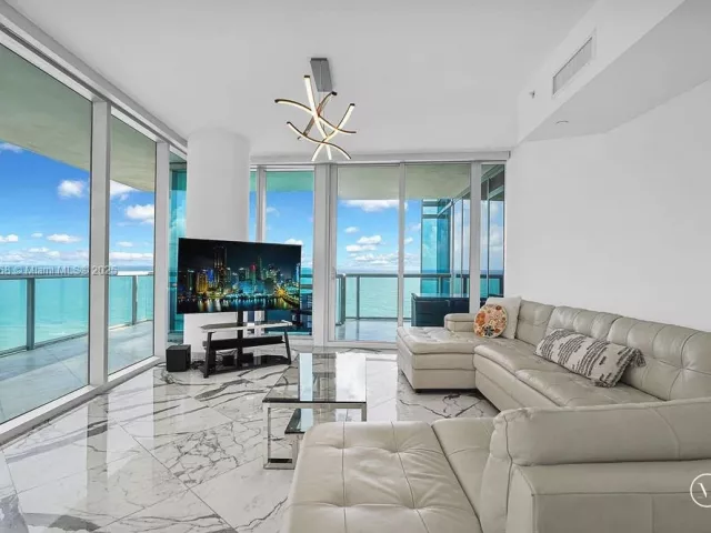 Apartment for sale  Unit #1808 - photo 6720695