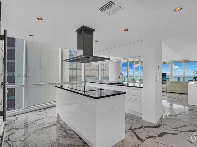 Apartment for sale  Unit #1808 - photo 6720679