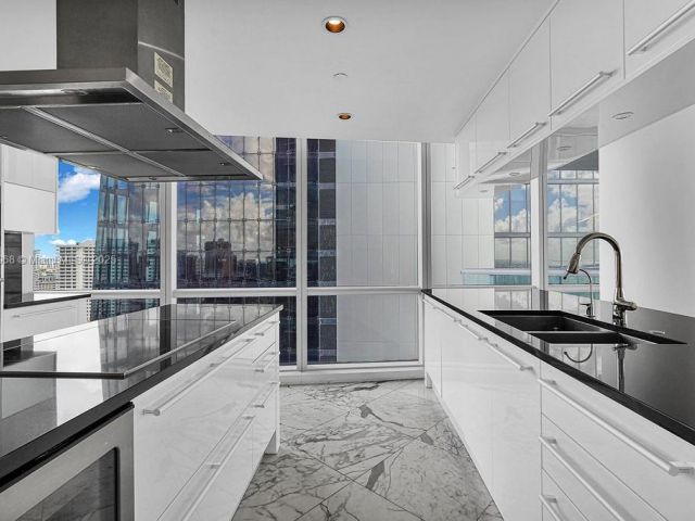 Apartment for sale  Unit #1808 - photo 6720676