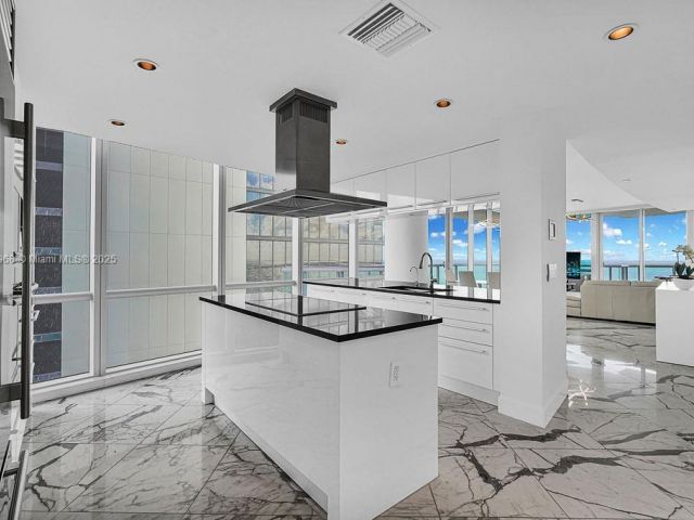 Apartment for sale  Unit #1808 - photo 6720679