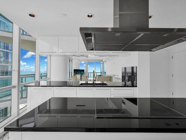 Apartment for sale  Unit #1808 - photo 6720690