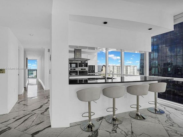 Apartment for sale  Unit #1808 - photo 6720691