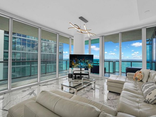 Apartment for sale  Unit #1808 - photo 6720693