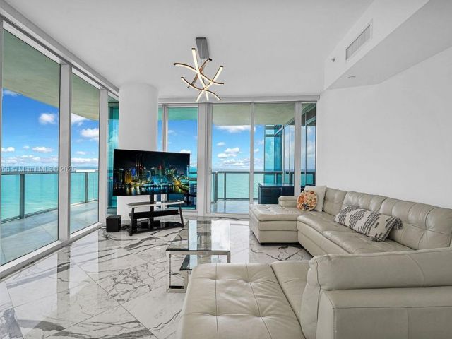 Apartment for sale  Unit #1808 - photo 6720695