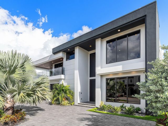 Home for sale at 245 NE 6th Court - photo 6749362