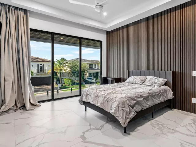 6-bedroom home for sale in Boca Raton - 245 NE 6th Court - MondialRealty