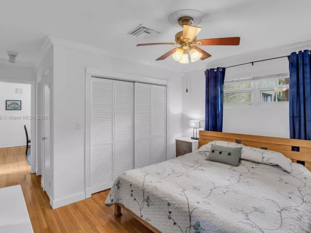 2-bedroom home for sale in Coral Gables - 817 Venetia Ave - MondialRealty