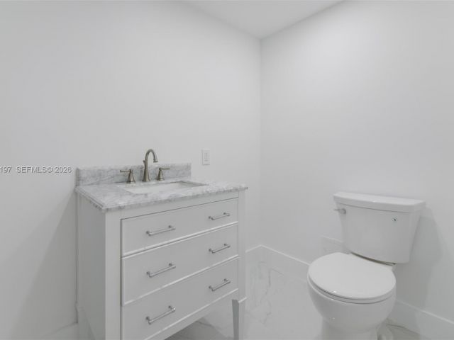 1-bedroom condo for rent in Hallandale Beach - 1950 S Ocean Dr 19A - MondialRealty