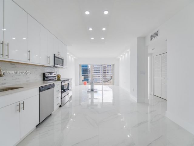 1-bedroom condo for rent in Hallandale Beach - 1950 S Ocean Dr 19A - MondialRealty
