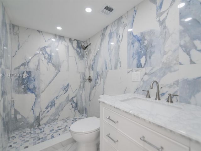 1-bedroom condo for rent in Hallandale Beach - 1950 S Ocean Dr 19A - MondialRealty