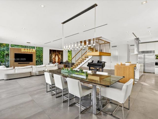 Home for sale at 201 Palm Ave - photo 6719690