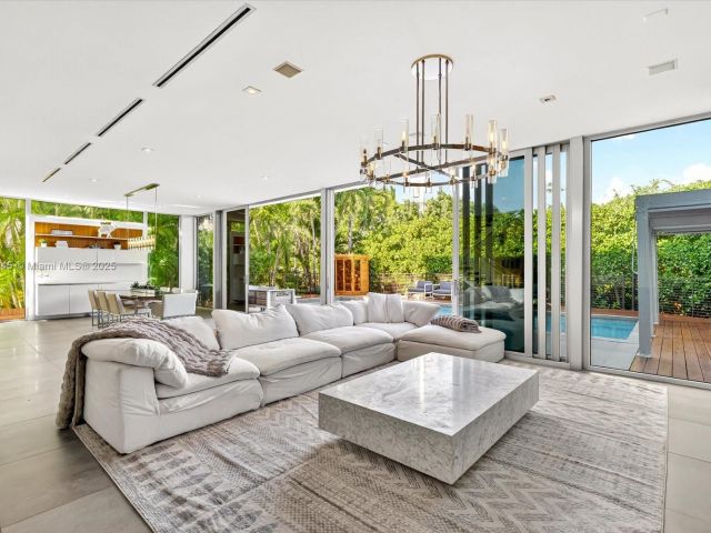 Home for sale at 201 Palm Ave - photo 6719696