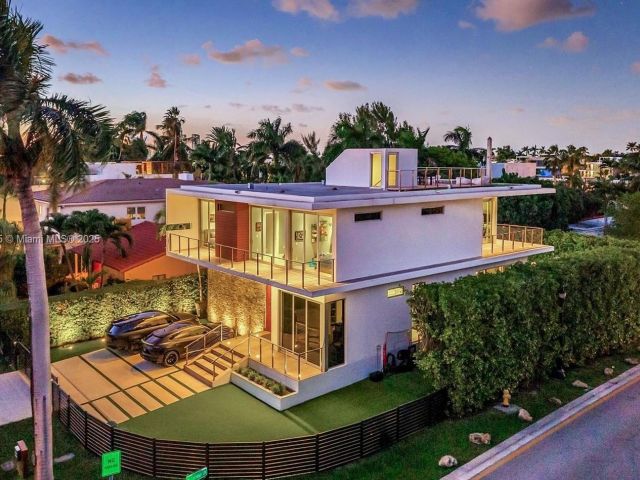 Home for sale at 201 Palm Ave - photo 6719699