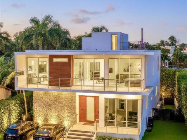 Home for sale at 201 Palm Ave - photo 6719700