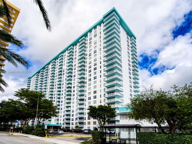 2-bedroom condo for sale in Sunny Isles Beach - 301 174th St 2208 - MondialRealty