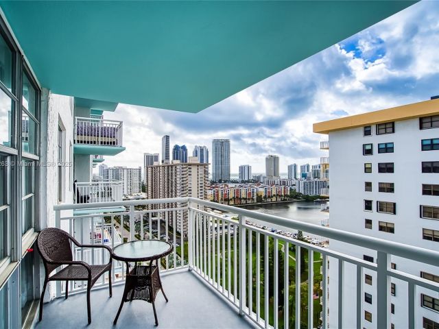 2-bedroom condo for sale in Sunny Isles Beach - 301 174th St 2208 - MondialRealty