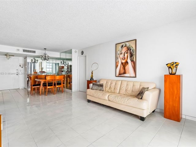 2-bedroom condo for sale in Sunny Isles Beach - 301 174th St 2208 - MondialRealty